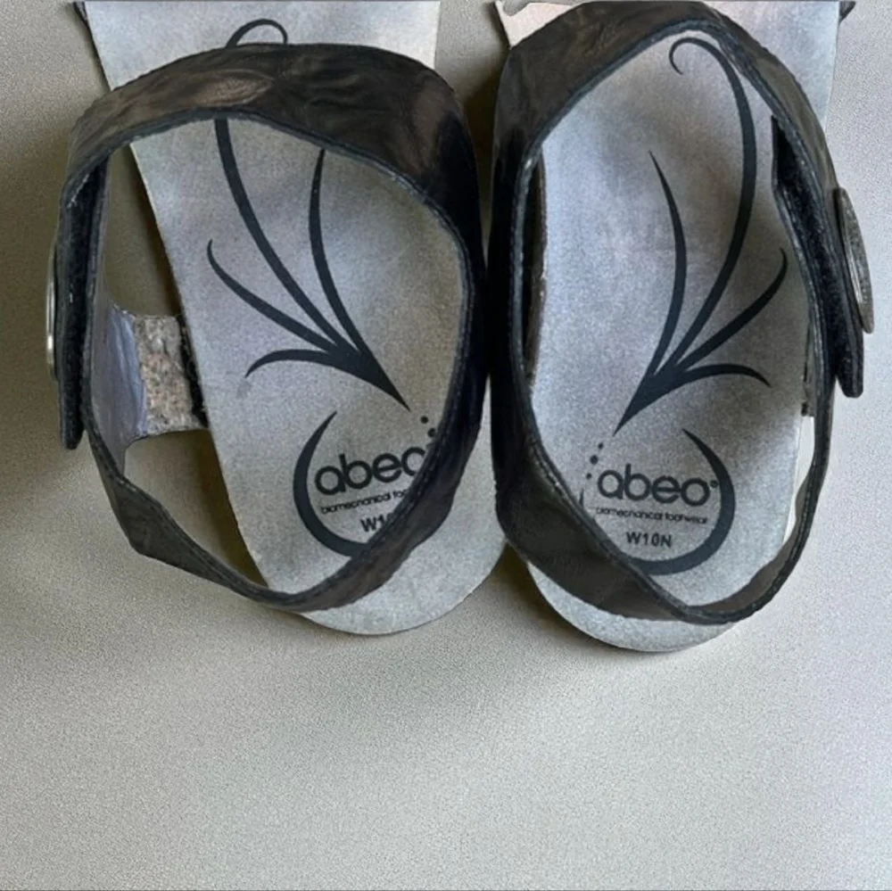Abeo Una Metatarsal Wedge Sandal in Black Women’s Size 10N